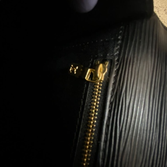 🔴SOLD🔴 Louis Vuitton Monceau Black Epi Leather - Picture 10 of 15